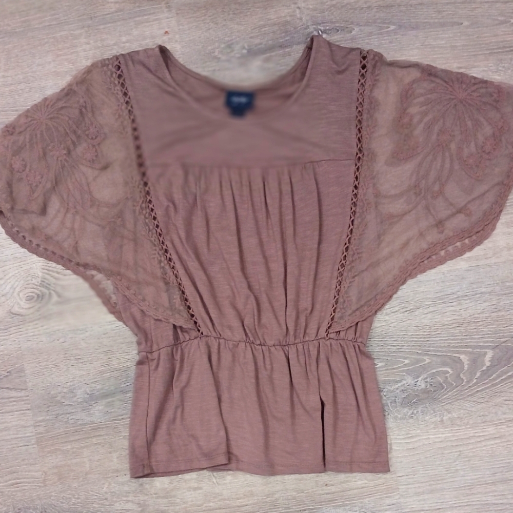 💖Daytrip 💖Mauve Lace Sleeve Blouse. Size XS